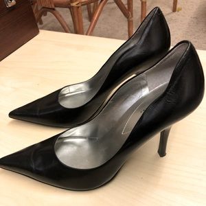 Guess Brand never worn size 9 women’s black pumps